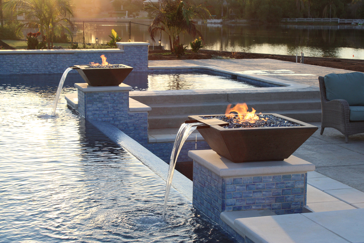 Lombard Pedestal Fire Water Bowl