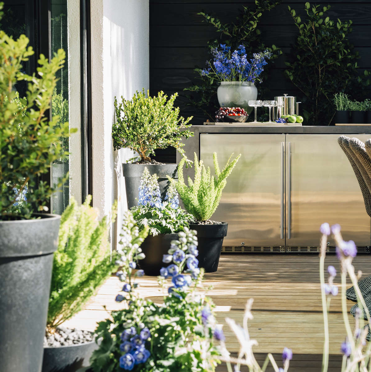 24" Outdoor Rated Refrigerator (5.1c)