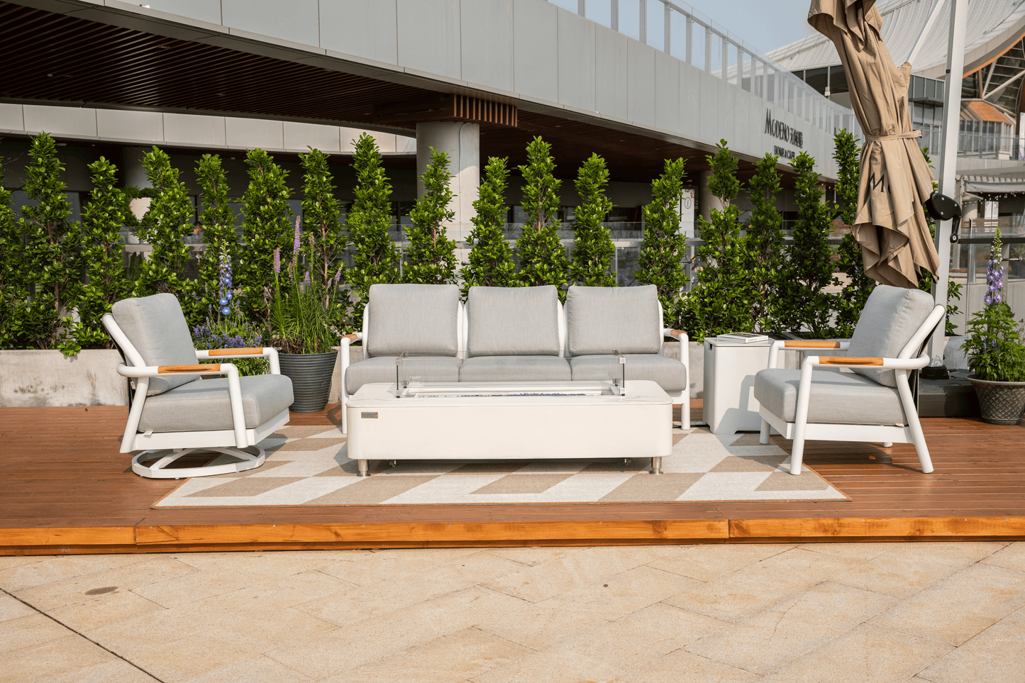 Elementi Santorini Swivel Chair